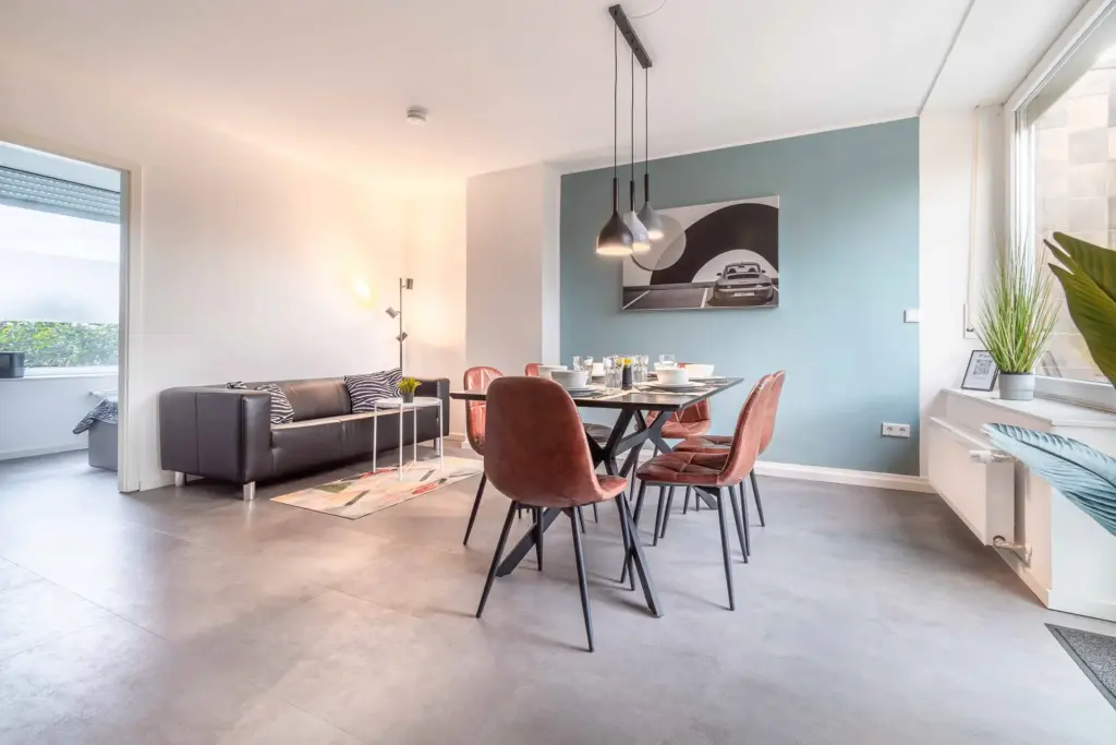 Wohnbereich, Esstisch, Esszimmer, Terrasse, Essen, Kochen, Couch, Smart-TV, Fernseher