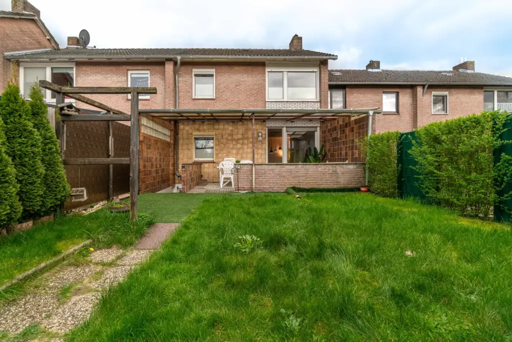 Haus, Reihenhaus, Sommer, Sonne, überdachte Terrasse, Einfamilienhaus, Terrasse