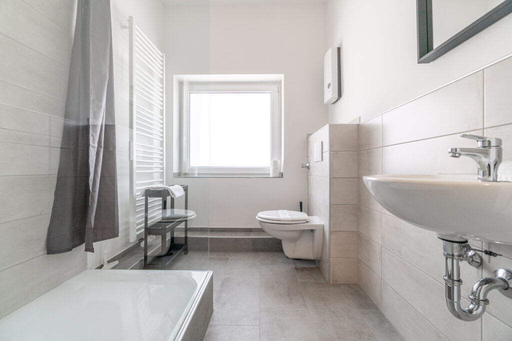 Badezimmer, Bad, Tageslichtbad, Fenster, Dusche, WC