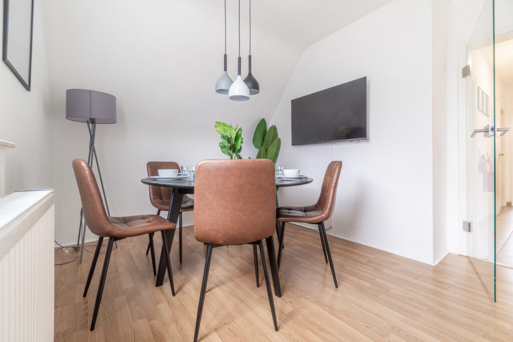Esszimmer, Wohnen, Smart-TV, Fernseher, Essen, Esstisch, Stühle
