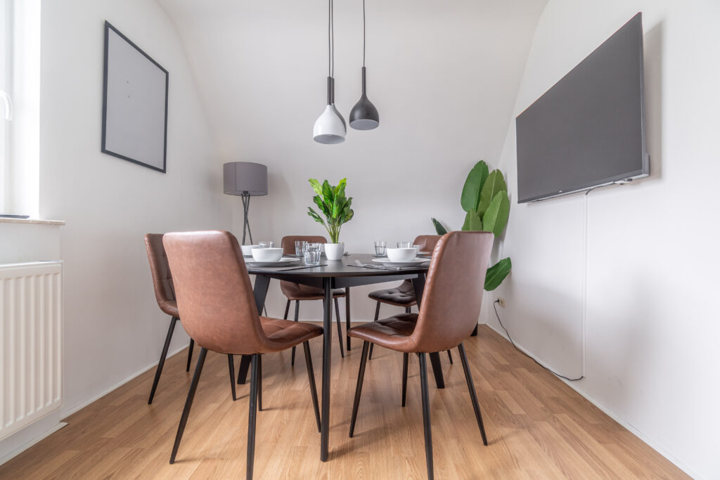 Esszimmer, Wohnen, Smart-TV, Fernseher, Essen, Esstisch, Stühle
