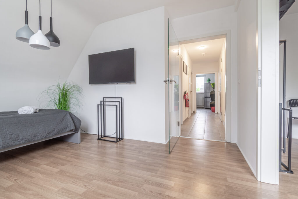 Schlafzimmer, Bett, Esszimmer, Stühle, Einzelzimmer, Schlafen, Garderobe, Kleiderschrank