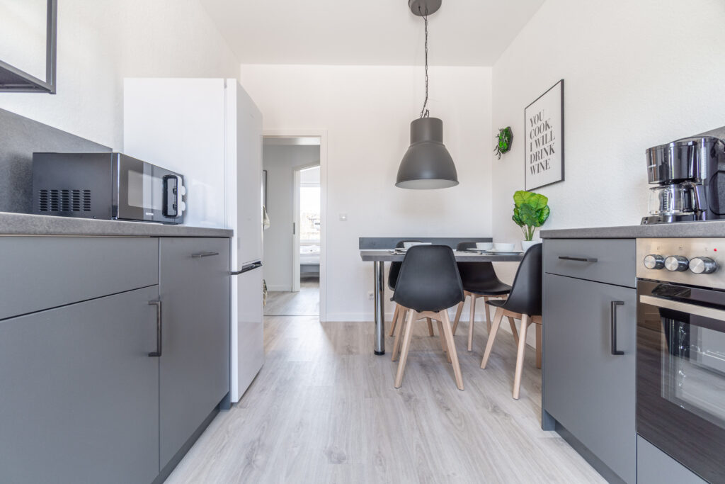 Küche, Kochen, Esstisch, Kühlschrank, Mikrowelle, voll ausgestattet