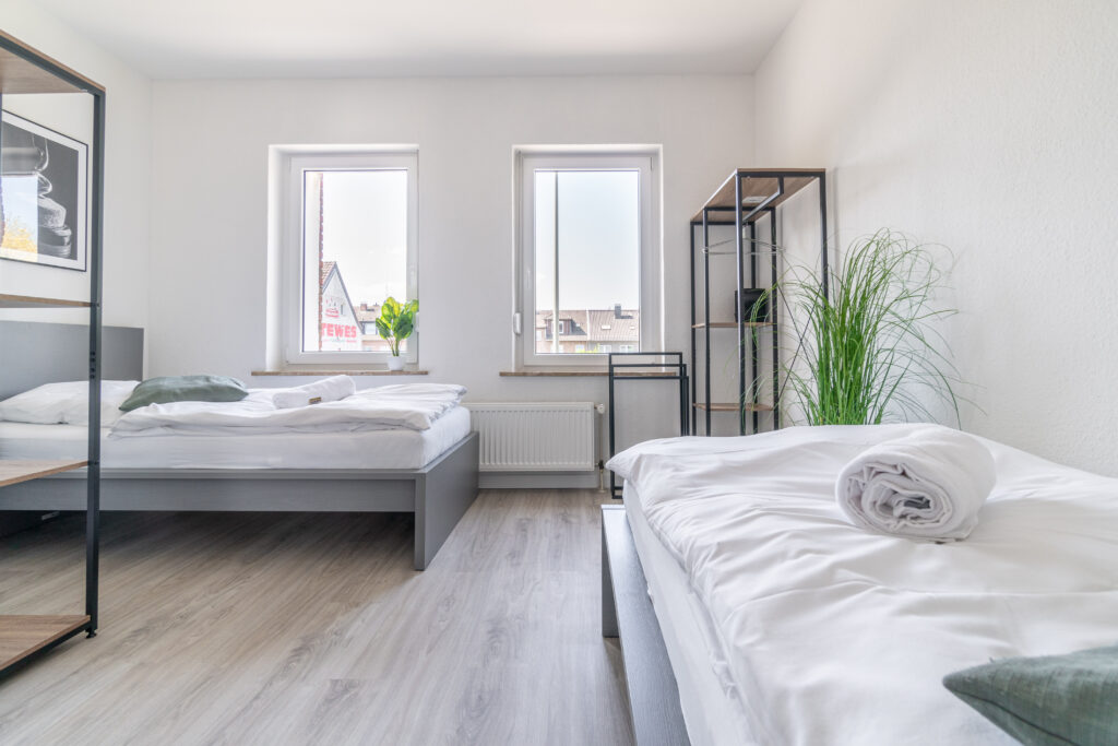 Schlafzimmer, Bett, Schlafen, Garderobe, Einzelbetten, Pflanze, Fenster