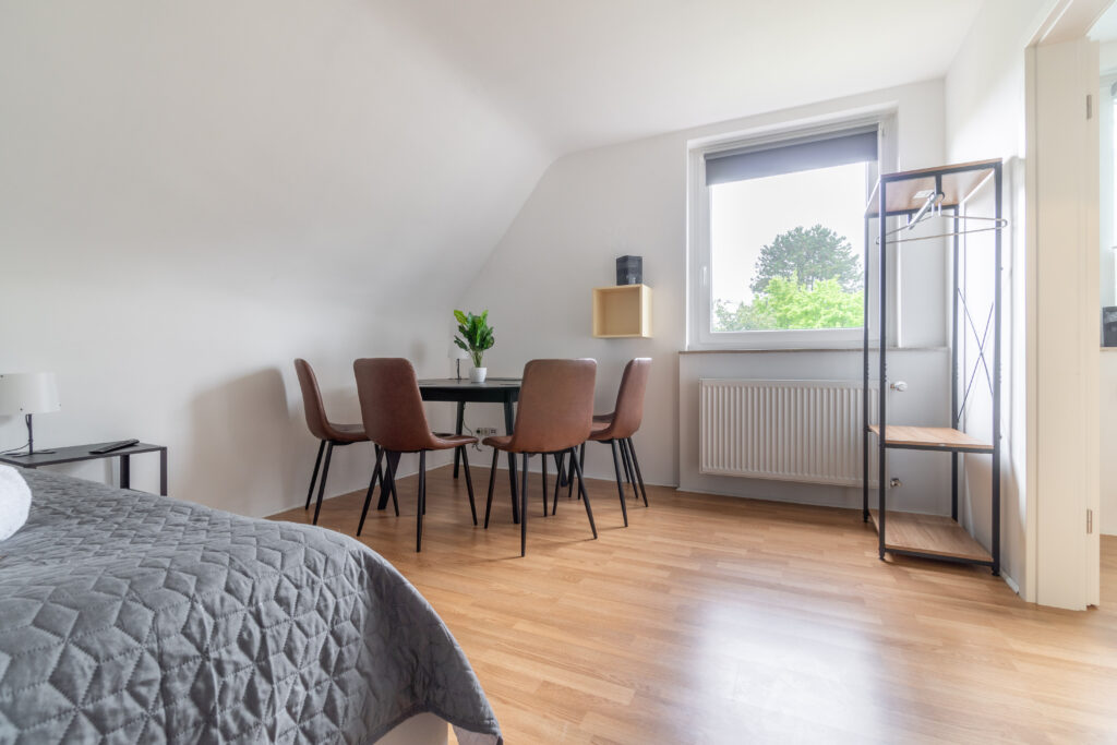 Schlafzimmer, Bett, Esszimmer, Stühle, Einzelzimmer, Schlafen, Garderobe, Kleiderschrank